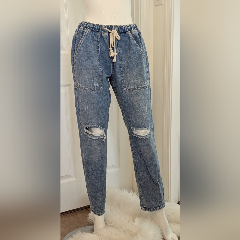 Distressed Blue Elastic Waist Adjustable Straight Leg Jeans 4 Pockets Medium